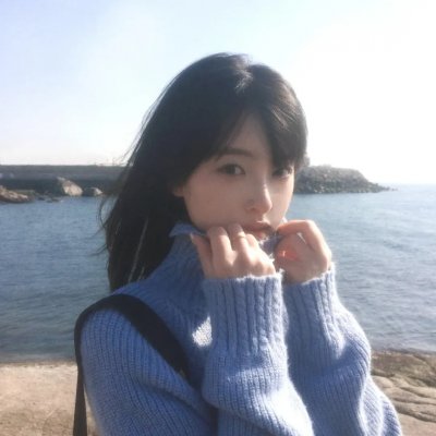 小鬼头上的女人